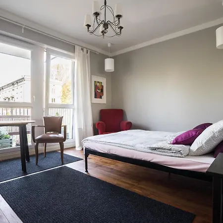 Saskasummer Apartment Warsaw
